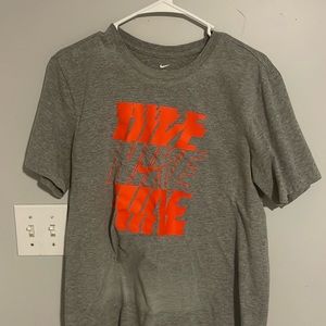 brand new nike tee